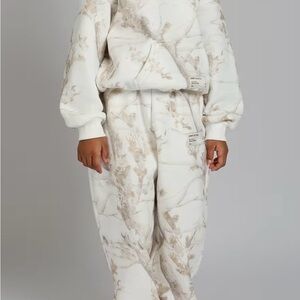 Kids Comfrt set - camo
Sweatshirt has been worn & washed more than sweatpants